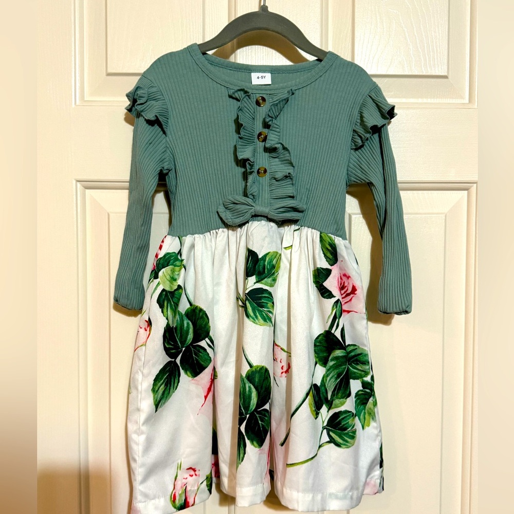 Size 4/5 Sage and floral dress